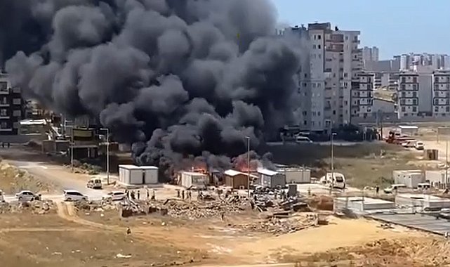 İşçilerin konakladığı konteynerler alev alev yandı, gökyüzünü siyah dumanlar kapladı