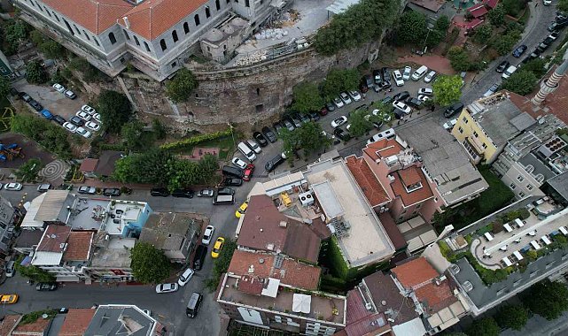 İSPARK'ın otopark olarak kullandığı 1800 yıllık tarihi hipodrom duvarı havadan görüntülendi