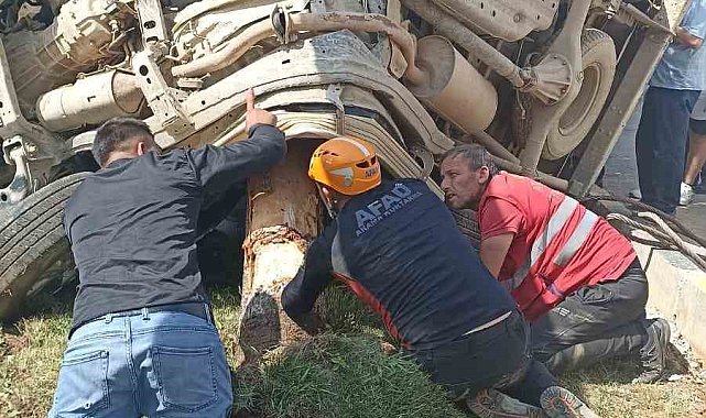 Isparta'da otomobil ağaca çarptı: 2 yaralı
