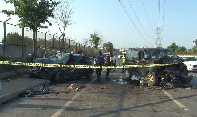 İstanbul'da feci kaza: Refüjü aşarak karşı şeritte seyreden araca çarptı