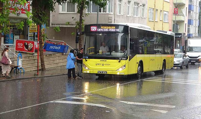 İstanbullular yağmura hazırlıksız yakalandı