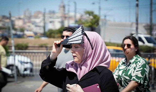 İstanbulluların sıcak havadan korunma yolları fotoğraf karelerine yansıdı