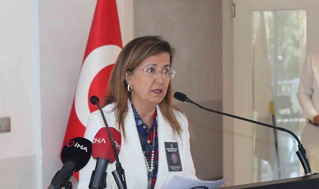 İzmir'de elektrik akımına kapılarak hayatını kaybeden Özge Ceren Deniz için anma töreni düzenlendi