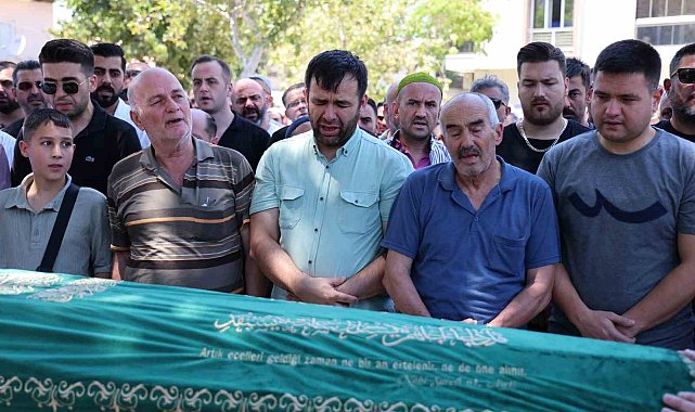 İzmir&#039;de öldürülen gümüşçü esnafı son yolculuğuna uğurlandı