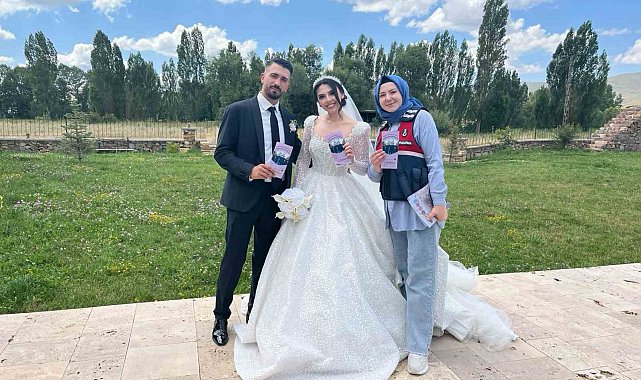 Jandarma ekipleri KADES uygulamasını tanıtıyor