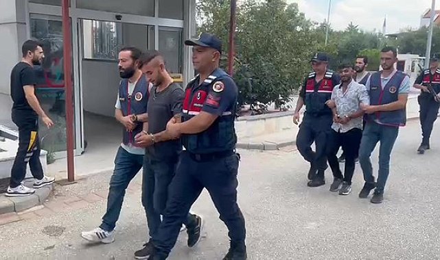 Jandarma sosyal medyadan video paylaşan hırsızları 'Yapıştır'dı
