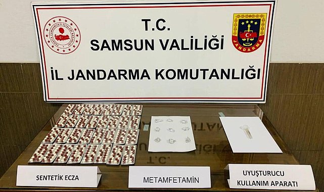 Jandarma, uyuşturucu ticareti yapılan araçtaki 2 kişiyi gözaltına aldı