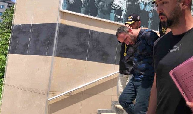 Kadıköy'de 300 bin dolarlık pırlanta hırsızlığı kamerada