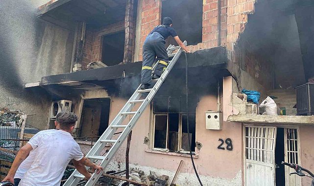 Kadın kocasına kızıp evi ateşe verdi, kendii de yandı