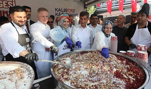 Kağıthane Belediyesi vatandaşlara 35 bin kase aşure dağıttı