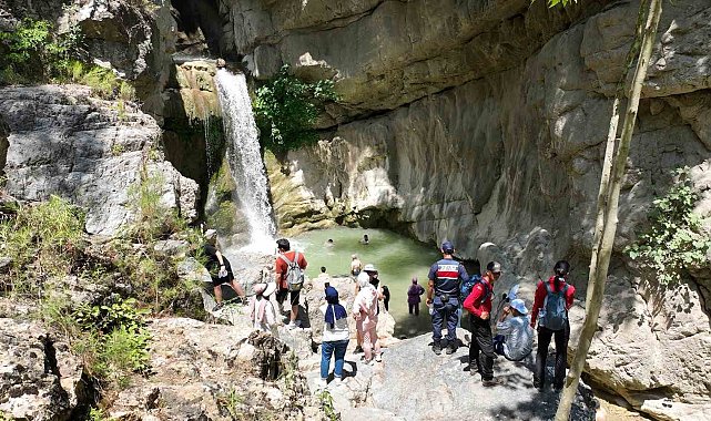 Kahramanmaraş'ta doğaseverler Galgamaç Şelalesi'nde buluştu