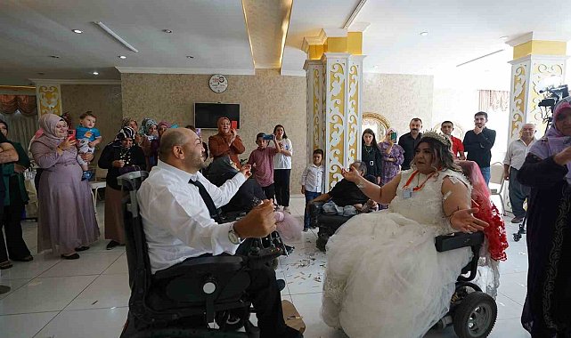 Kahramanmaraş'ta özel çifte özel düğün