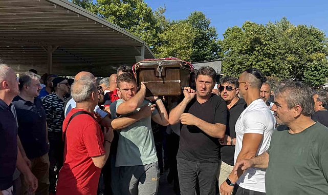 Kalp krizinden ölen altyapı antrenörü çalıştırdığı takımın forması ile uğurlandı