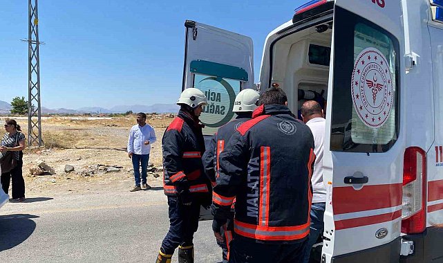 Kamyonet ile otomobil çarpıştı: 3 yaralı