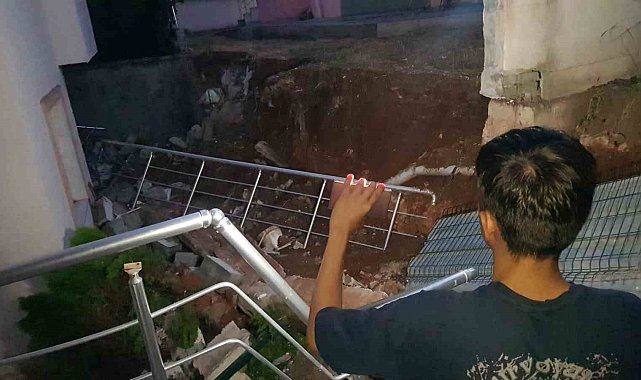 Karabük'te sitenin istinat duvarı çöktü