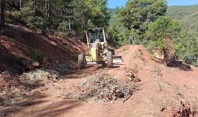 Karacasu'da bozuk orman yollarında düzenleme çalışmaları gerçekleştiriliyor