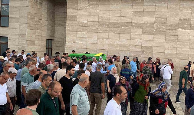 Karaman'da öldürülen kadın son yolculuğuna uğurlandı