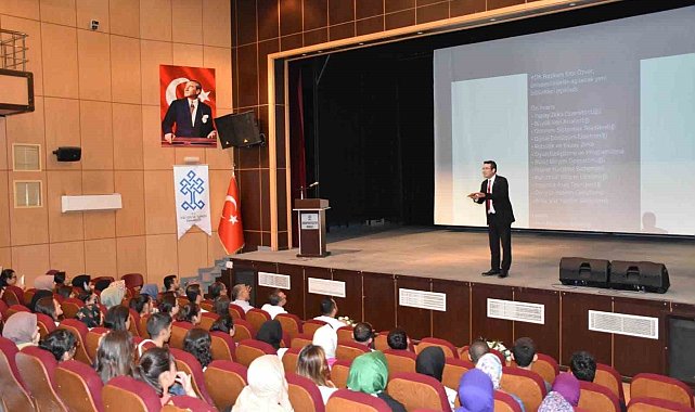 Karapınar'da "Tercih Geleceğinizi Aydınlatır" konferansı