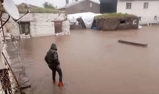 Kars'ta iki köyde sel