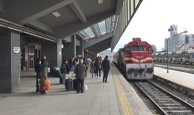 Kars&#039;ta vatandaşların tercihi &#039;tren yolculuğu&#039;
