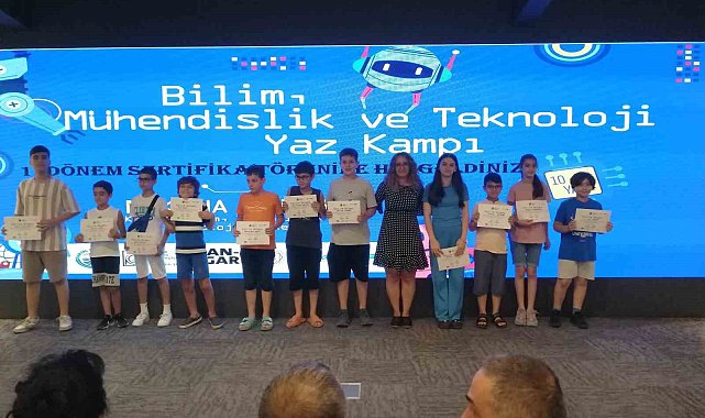Kartal'da Bilim, Mühendislik ve Teknoloji Yaz Kampı'nda öğrenciler sertifikaları aldı