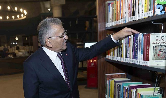 Kayseri Büyükşehir, 200'üncü kitap gururunu Basın Bayramı'nda yaşadı