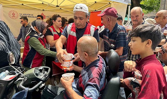 Kayseri Vakıflar Bölge Müdürlüğü'nden aşure ikramı