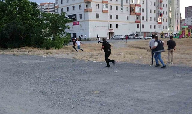 Kayseri'de çıkan olaylarda 21 polis ve 1 itfaiye personeli yaralandı