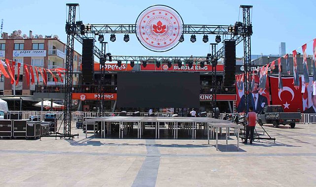 Kent Meydanı, '15 Temmuz' kutlamalarına hazır