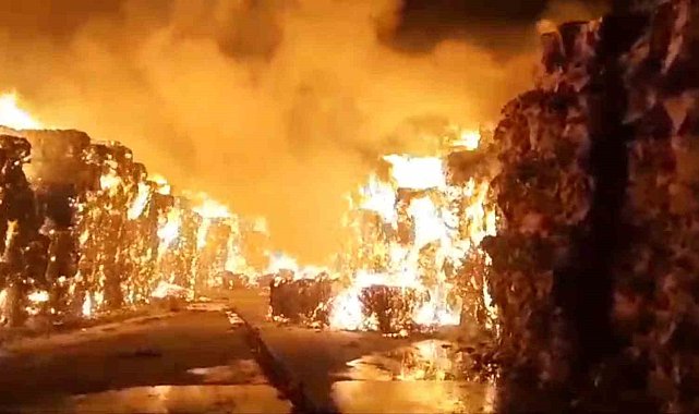 Kipaş Kağıt Fabrikası'ndaki yangın yeniden kontrolden çıktı: Gecenin karanlığını alevler aydınlattı