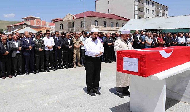 Kırıkkale&#039;deki kazada hayatını kaybeden polis memuru Ağrı&#039;da son yolculuğuna uğurlandı