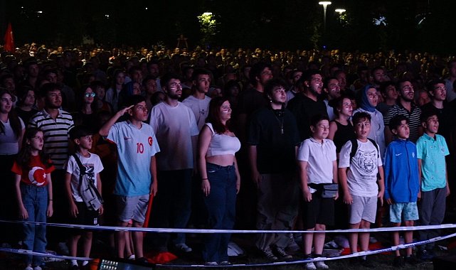 Kırklareli'nde milli maç heyecanı dev ekranda yaşandı
