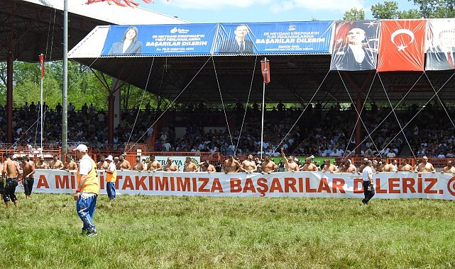 Kırkpınar'da başpehlivanlardan A Milli Futbol Takımı'na destek
