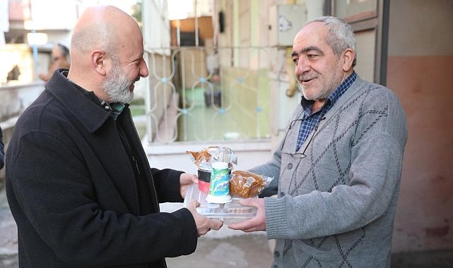 Kocasinan&#039;da gönüller kazanılıyor, evlere her gün 4 çeşit sıcak yemek gidiyor