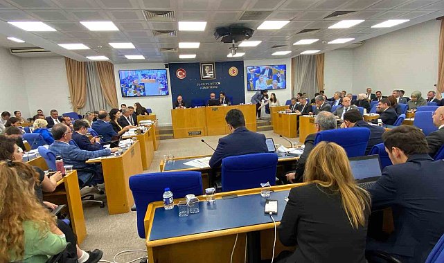 Komisyon üyelerinin konuşma süresinin kısıtlanmasına ilişkin önerge kabul edildi