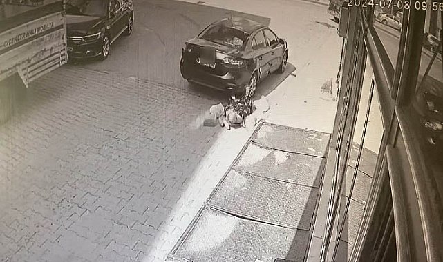 Konya'da geri manevra yapan otomobilin kadına çarpması kamerada