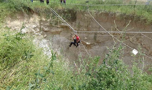 Konya'da obruğa düşen köpeği itfaiye kurtardı