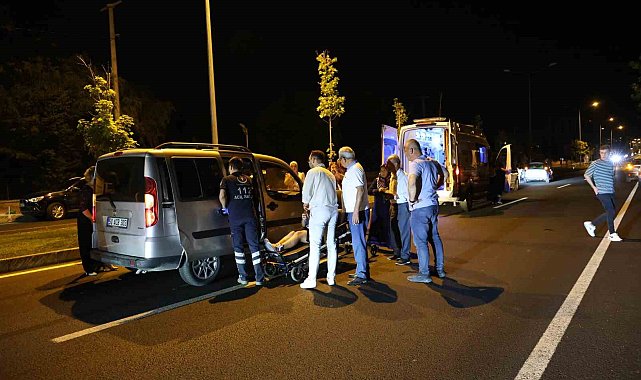 Köpeğe çarpmamak için duran araca, arakadan gelen araç çaptı: 2 yaralı