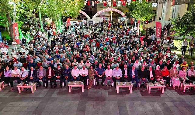 Körfezliler 15 Temmuz hain darbe girişiminin 8. yılında meydanlardaydı