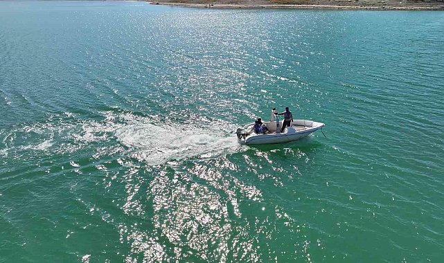 KOSKİ Altınapa Barajı'nda yasak avcılıkla mücadele ederek balık popülasyonunu koruyor