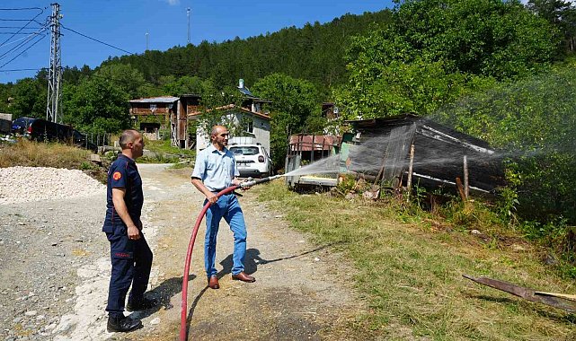 Köy yangınlarının bitmediği Kastamonu'da önemli proje: Köy köy gezip vatandaşları eğitiyorlar
