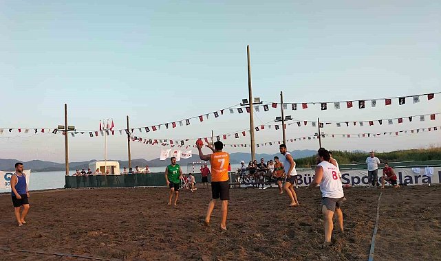 Köyceğiz&#039;de Plaj Hentbol Turnuvası gösteri maçı ile başladı