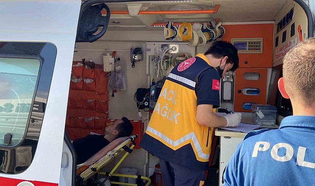 Küçükçekmece E-5 Karayolu'nda 3 servis aracı, 1 su tankerinin karıştığı zincirleme kaza: 13 yaralı