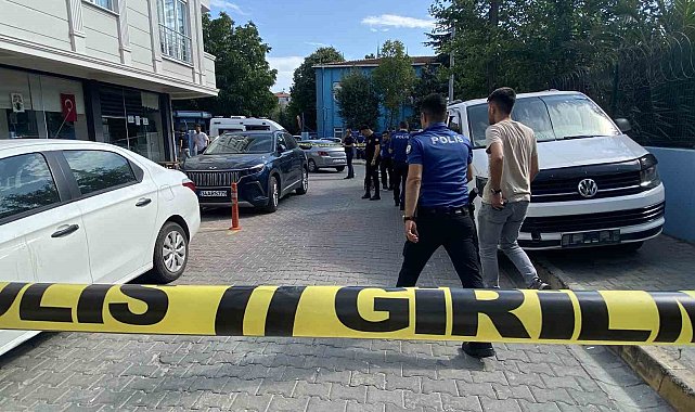Küçükçekmece'de iki grup arasında silahlı çatışma: 10 yaralı