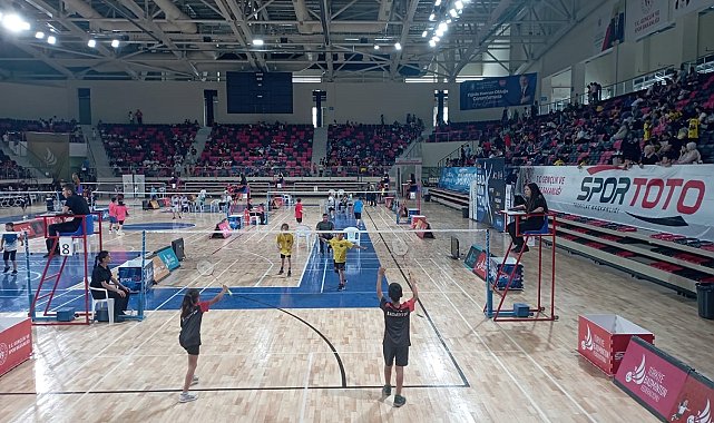 Kulalı minik badmintoncular başarıya imza attı