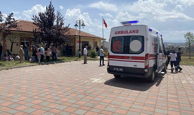 Kur'an kursunda üstlerine alçı tavan düşen 2 çocuk yaralandı