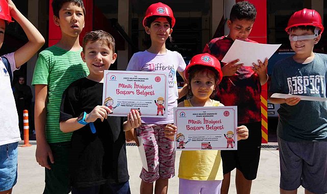 Kurs öğrencileri itfaiyeyi gezdi