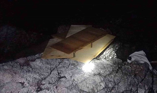 Kuşadası'nda makilik alanda gizlenen 27 düzensiz göçmen yakalandı