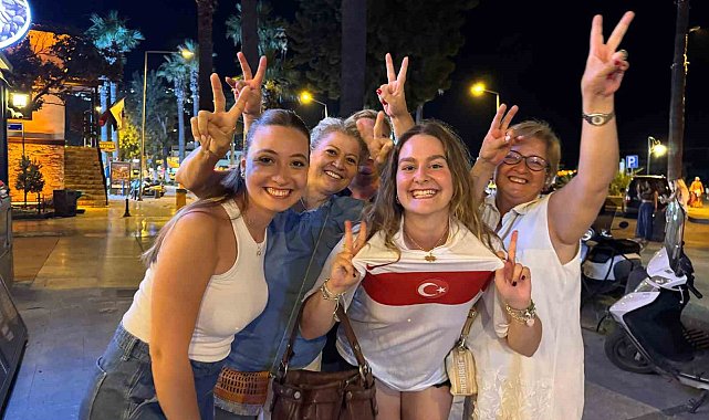 Kuşadası'nda milli heyecan yaşandı
