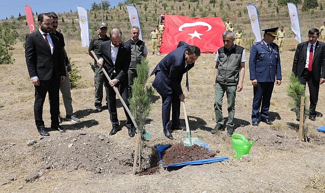 Kütahya'da 15 Temmuz şehitleri anısına fidan dikildi